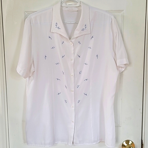 Beautiful Vintage floral embroidered blouse - Picture 1 of 6